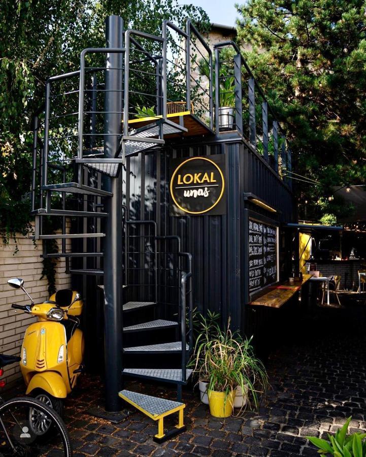 Apartment Street Food Possonium *