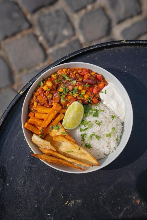 Apartment Street Food Possonium